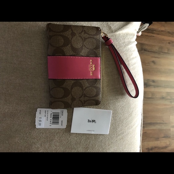 Coach wristlet NWT - Picture 5 of 6